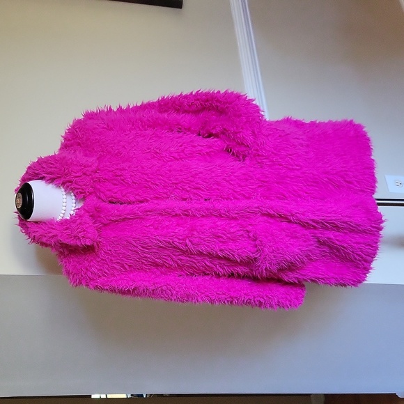 Fushia teddy jacket 3/4 length. Hook closure.  2 front pockets. NEW - Picture 6 of 12